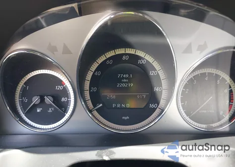 2010 Mercedes-Benz C 300 Luxury/Sport z USA, uszkodzony, nr VIN WDDGF5EB3AF495139